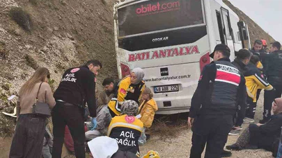 Antalya’da Midibüs Kayalıklara Çarptı: 9 Yaralı!