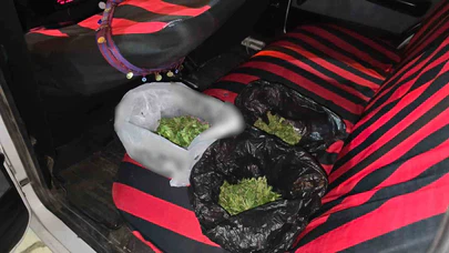 Şüphe üzerine durdurulan araçtan 3 poşet uyuşturucu çıktı
