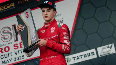 Genç Pilot Alp Aksoy, Formula 1 Yolunda Türkiye’yi Gururlandırıyor: Babası Kim? Kaç Yaşında?