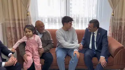 Acının adresine sessiz ziyaret: Cumhurbaşkanı Yardımcısı Cevdet Yılmaz’dan depremzede aileye anlamlı buluşma