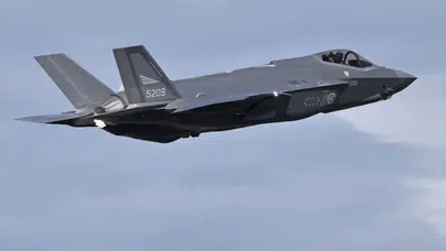 Eski ABD F-35 Eğitmen Pilot, Çinli Askeri Pilotlara Eğitim Verdiği İddiasıyla Tutuklandı