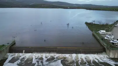 Manisa’da Bağyolu Barajı Taştı! Kontrollü Su Salımı Başladı, Bölgeye Akın Ettiler