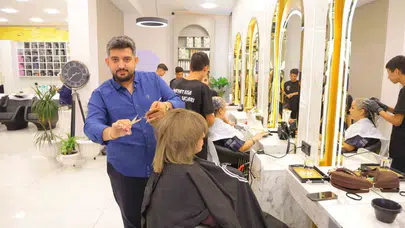 Gülerek Uğurladığı Müşterileri Bir Gün Sonra Enkaz Altında Kaldı