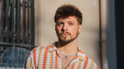 Berkay Şahinoğlu “Çirkin” Dizisinde İsmet Bıçakçı’ya Hayat Veriyor: Setten İlk Detaylar