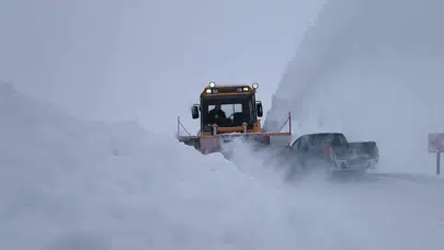 1 Metrelik Görüş Mesafesinde 4 Metrelik Karla Mücadele: Digor’da Zorlu Kış