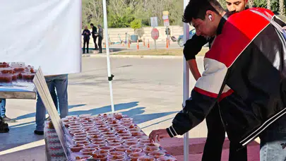 Kepez’de Trafik Kazasında Hayatını Kaybeden AÜ Öğrencileri İçin Lokma Hayrı Düzenlendi