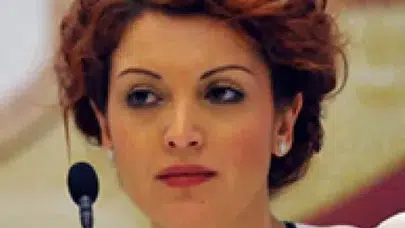 Nagehan Alçı kimdir, nereli, kaç yaşında, eşi kim? Nerede yazıyor, hangi gazetelerde çalıştı?