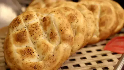 Ramazan Sofralarının Vazgeçilmezi Pideler Fırınlarda Hazırlanıyor: Ustalar Mesaisini Anlattı