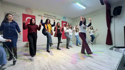 Çiğli’de Oyunlaştırılmış Eğitim: İtalyan Öğretmenler Türk Kültürünü Zeybek ve Horonla Deneyimledi