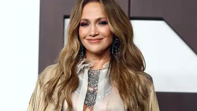 Zaman Jennifer Lopez’i Teğet Geçiyor:Jennifer Lopez’in Sırrı Ne?