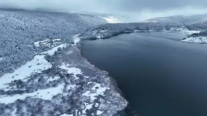 Karla Beyazlanan Abant Gölü: Bolu’nun Doğal Cenneti Dron ile Görüntülendi
