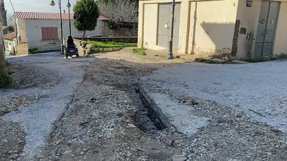 Bayındır’da Çukur Yollar Sürücüleri Zor Duruma Sokuyor: Tepkiler Büyüyor