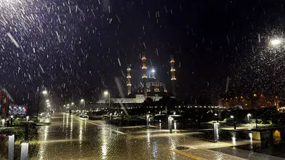 Edirne Güne Beyaz Uyandı: Kar Sürprizi Şehri Böyle Etkiledi