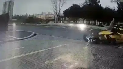 Başakşehir’de Motosiklet-Taksi Kazası: Yaralı Sürücü Hastaneye Kaldırıldı