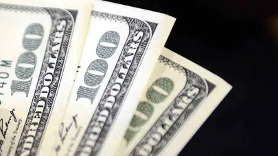 Serbest Piyasada Döviz Fiyatları: Dolar 43,61 Lira, Euro 51,49 Lira Seviyesinde