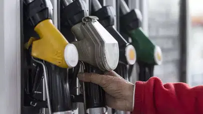 Türkiye’de Akaryakıt Fiyatları Patlıyor: Motorin 70 TL’yi Geçecek, Benzine Dev Zam Geliyor!