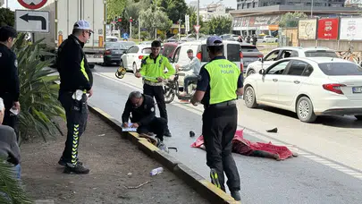 Antalya’da Feci Kaza: Mendil Satan Kadın TIR’ın Altında Kaldı