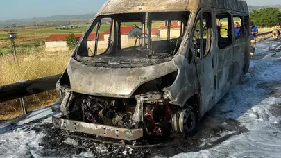 Şoförün Hamlesi Hayat Kurtardı! Alevlerin Sardığı Minibüste Neler Yaşandı?