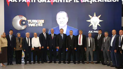 AK PARTİ GAZİANTEP, AİLESİNİ GENİŞLETİYOR! AK PARTİ’YE 25 KİŞİLİK KATILIM