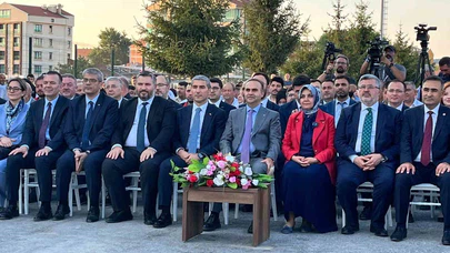Bakan Kacır’dan dikkat çeken mesaj: “Herkes kendine yakışanı yapar”