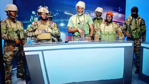 Benin’de Şok Darbe Girişimi! Askerler Devlet Televizyonunu Bastı, Başkanın Görevden Alındığını Duyurdu