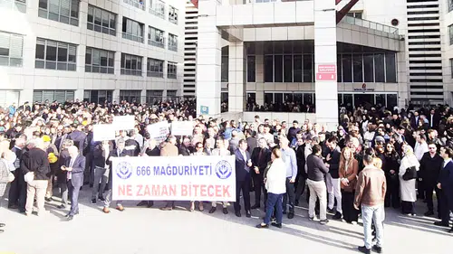 İstanbul Defterdarlığı önünde eylem! Kariyer Büro Sendikasından özlük açıklaması