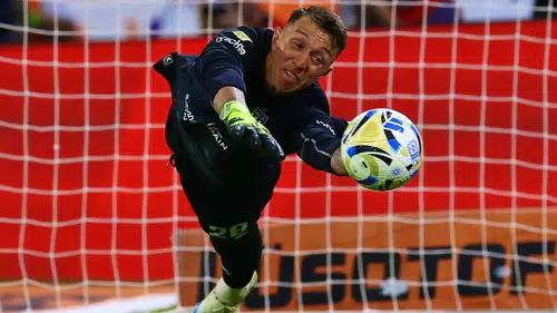 Muslera yine sahnede! Penaltılarda devleşti, Estudiantes’e kupayı kazandırdı