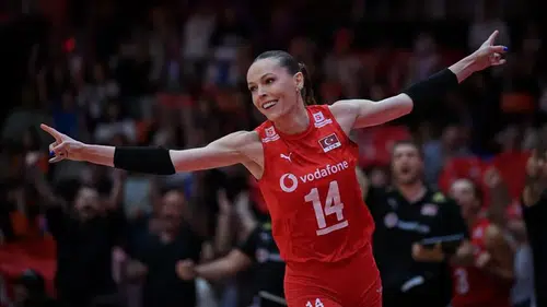 Eda Erdem: "Kadın voleybolu olarak Türk halkının gönlünde bir yerimizin olduğunun farkındayız"