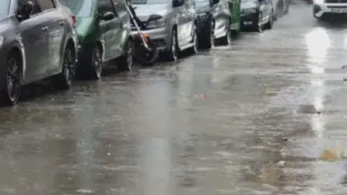İstanbul’da Sağanak Hayatı Felç Etti! Bayrampaşa’da Sokaklar Göle Döndü