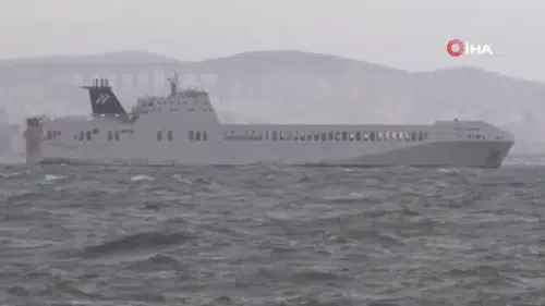 İstanbul Boğazı’nda Şiddetli Rüzgar: Gemiler Zor Anlar Yaşadı