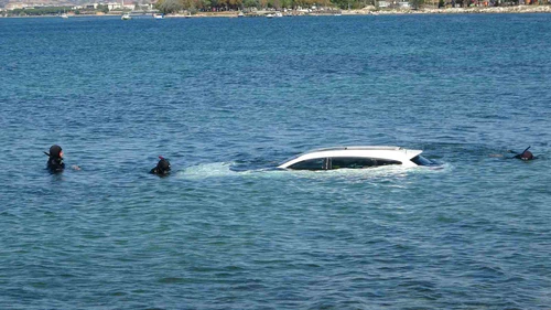 Çanakkale’de Otomobil Denize Uçtu! 3 Saatlik Çalışmayla Çıkarıldı