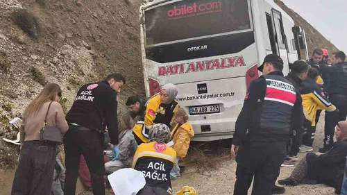 Antalya’da Midibüs Kayalıklara Çarptı: 9 Yaralı!