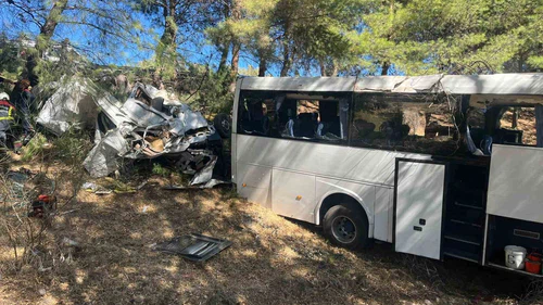 Aydın-İzmir Otobanı’nda Feci Kaza! Tur Otobüsü Şarampole Uçtu