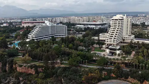 70 Yıldır Devam Eden Miras Davasında Kritik Adım: Antalya’daki 5 Yıldızlı Otel Tapuları İptal Talebiyle Mahkemede