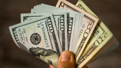 İran Riyali ABD Doları Karşısında Rekor Düşüşte: 735 Dolar Artık Milyarder Seviyesi