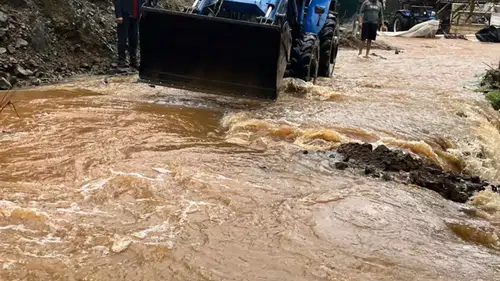 Köyceğiz’de Dereler Taştı: Evler ve Seralar Su Altında Kaldı, Ekipler Seferber Oldu