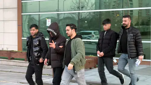 İş Yeri Sahibinin Gözleri Önünde Çaldılar: Suç Kayıtları Şaşırttı