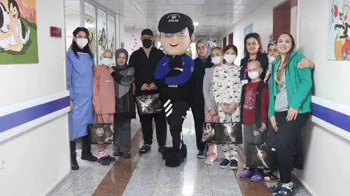 Erzurum Polisinden Örnek Ziyaret: Kanserle Mücadele Eden Hastalara Destek