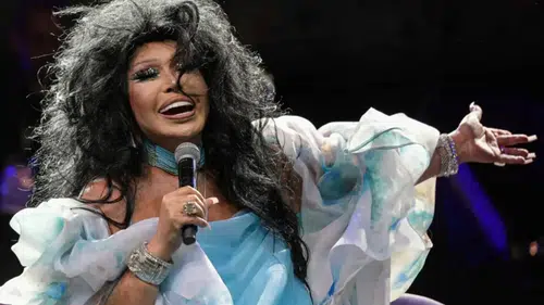 Bülent Ersoy’dan Ramazan Sürprizi: Danışmanına Işıltılı Peçetelik Hediye Etti