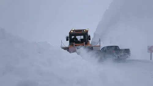 1 Metrelik Görüş Mesafesinde 4 Metrelik Karla Mücadele: Digor’da Zorlu Kış