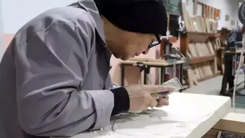 119 Yıllık Yetimhanede Kadın Usta: Bircan Ayata Taş İşlemeciliğinde Tarih Yazıyor