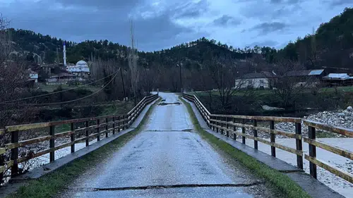 Denizli’de Sağanak Köprüleri Yıktı: Acıpayam ve Çameli’de Ulaşım Kesildi