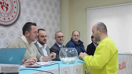 Düzce’de Okul Sporları Voleybol Yarı Finalleri Öncesi Kuralar Çekildi