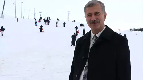 Ağrı’da Engelli Sporculara Kayak Sürprizi: Yüzmede Başarılı Çocuklara Moral Etkinliği