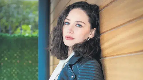 Halef Dizisinde Hicran Rüzgârı: İlayda Çevik Performansıyla Dikkat Çekiyor