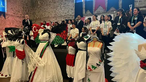 Genç Tasarımcılar Filistin Temasını 60 Dakikada Manken Üzerinde Hayata Geçirdi