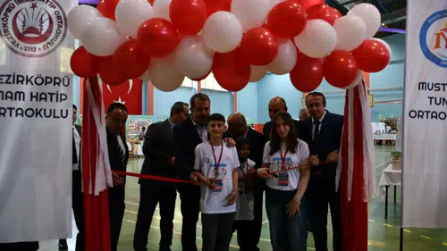 Vezirköprü’de Bilim Rüzgarı! TÜBİTAK 4006 Fuarı Kapılarını Açtı