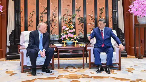 Trump’ın Çin Ziyaretinde Dikkat Çeken Detay: Koltuk Krizi Gündem Oldu