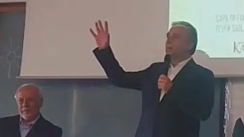 Necip Fazıl İstanbul Tıp Fakültesi’nde Anıldı: Şiir Dinletileri ve Gençlik Vurgusu Dikkat Çekti