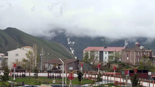 Hakkari’de Mayıs Ayında Kar Yağdı! Sümbül Dağı Beyaza Büründü